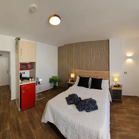 Namaste Modern Elegance Center By Namaste Elite