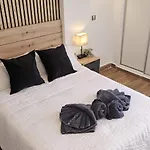 Namaste Modern Elegance Center By Namaste Elite * טורמולינוס
