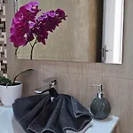 Namaste Modern Elegance Center By Namaste Elite דירה *