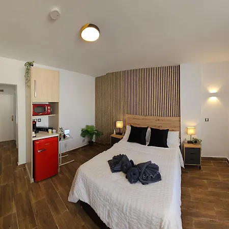 Namaste Modern Elegance Center By Namaste Elite טורמולינוס